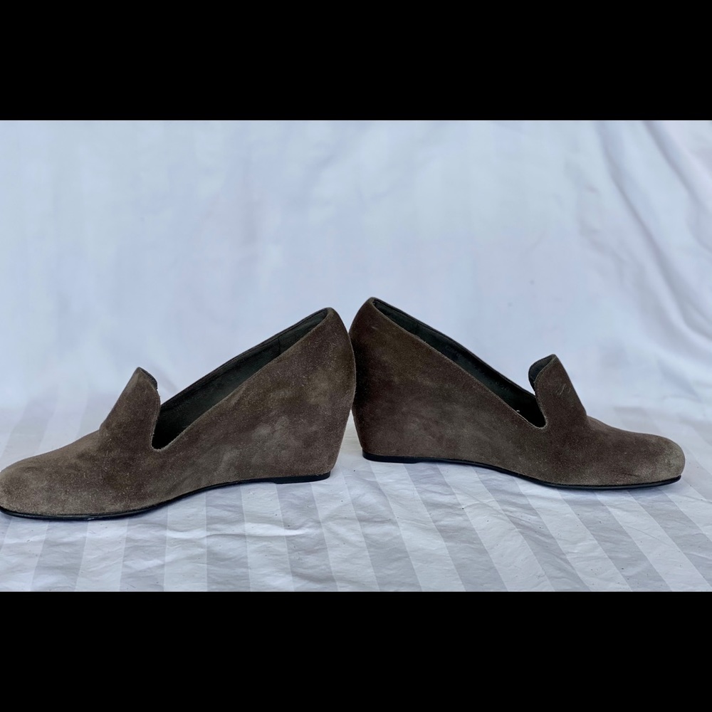 Stuart Weizmann Gray Suede Arise Wedges Sz. 6.5 M - image 4